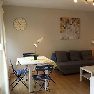 the-yellow-apartment.brusselshotelsbook.com/